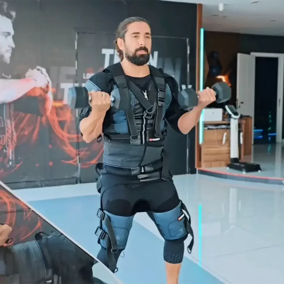 NEXT-FITNESS-EMS-TRAINING-Male-Studio-Client-r19lt70uq42butj4v0bpf25ht8obpsdqmlbukcvr8y